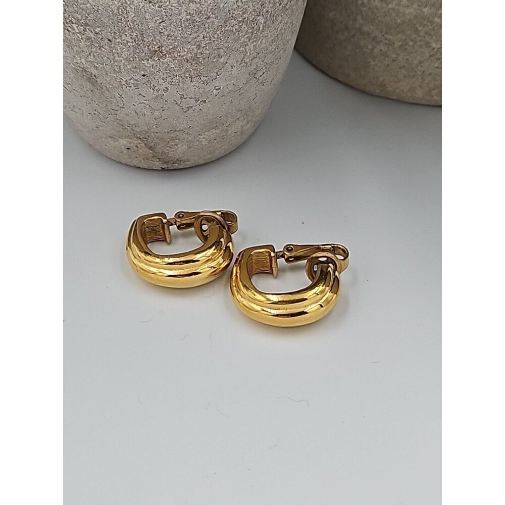 Vintage Crown Trifari Gold Tone Round Hoop Shaped‎ Clip On Earrings Signed